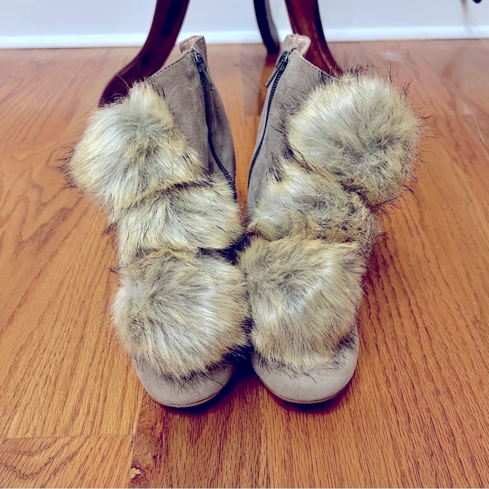 Cecelia New York Suede Pom Pom Booties Size 8.5 - Picture 2 of 7